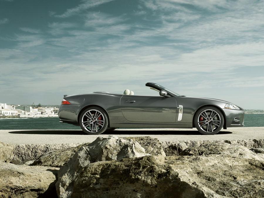  Jaguar XKR Portfolio Convertible 2007 года  (фото 20 из 26)